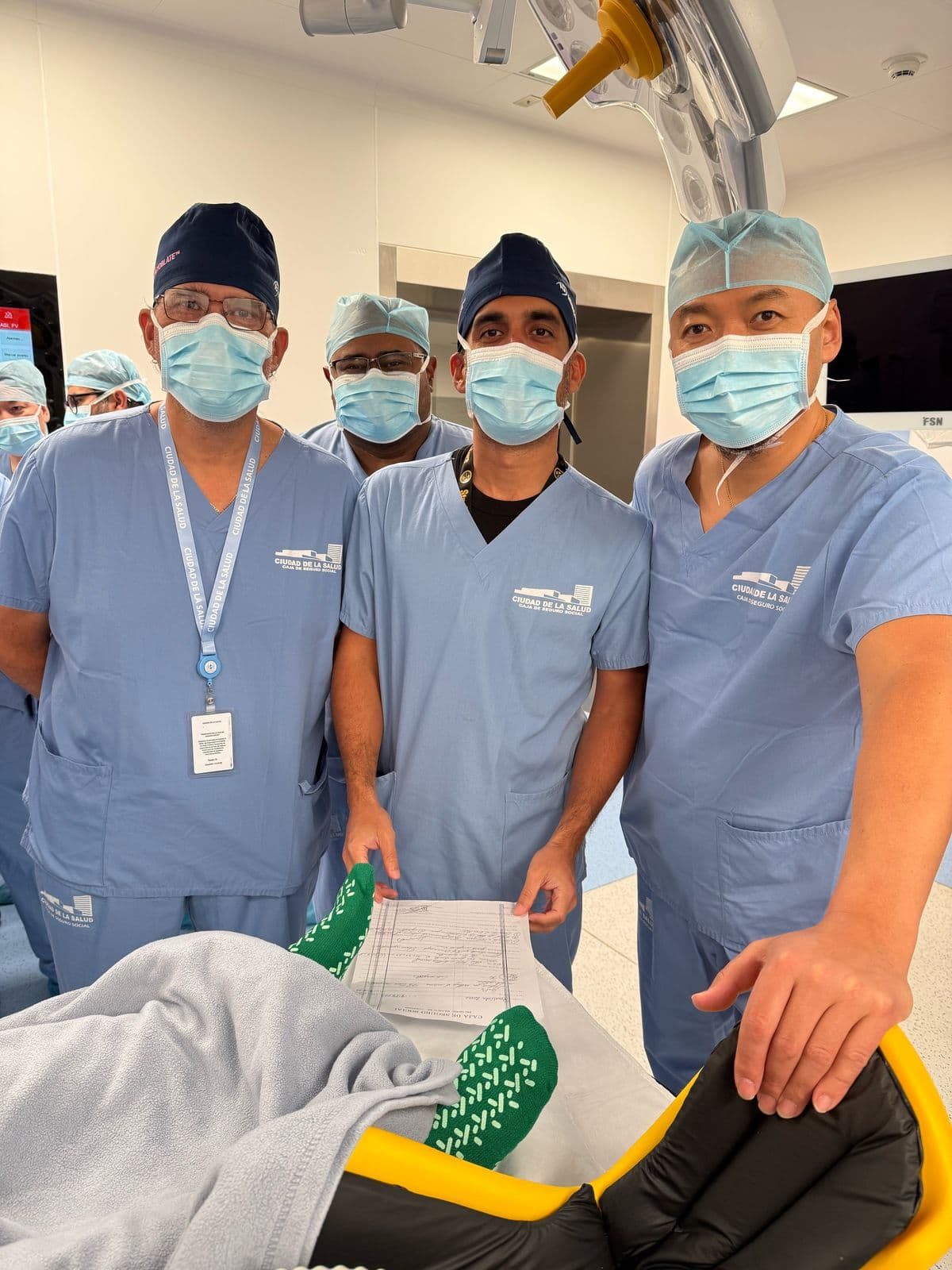 Equipo médico participante en los primeros casos MYOBLATE en Ciudad de la Salud
